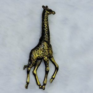 JJ gold toned giraffe brooch